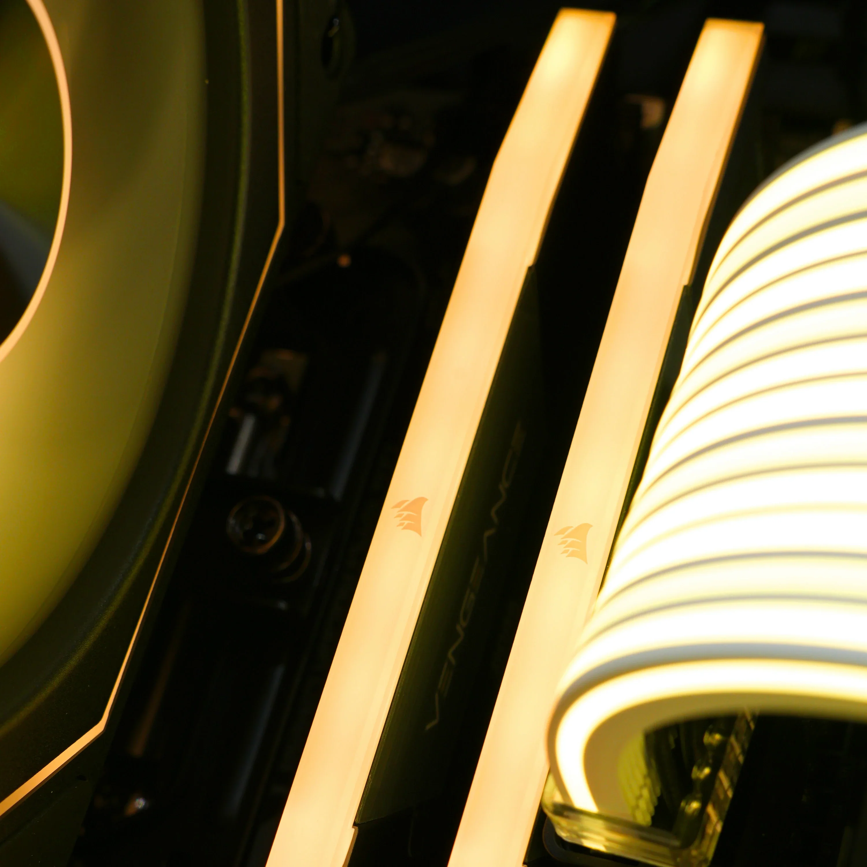 Chamber ARC : LVL 7 / R5 7500F | RTX 5070 | 32GB RAM - Image 5