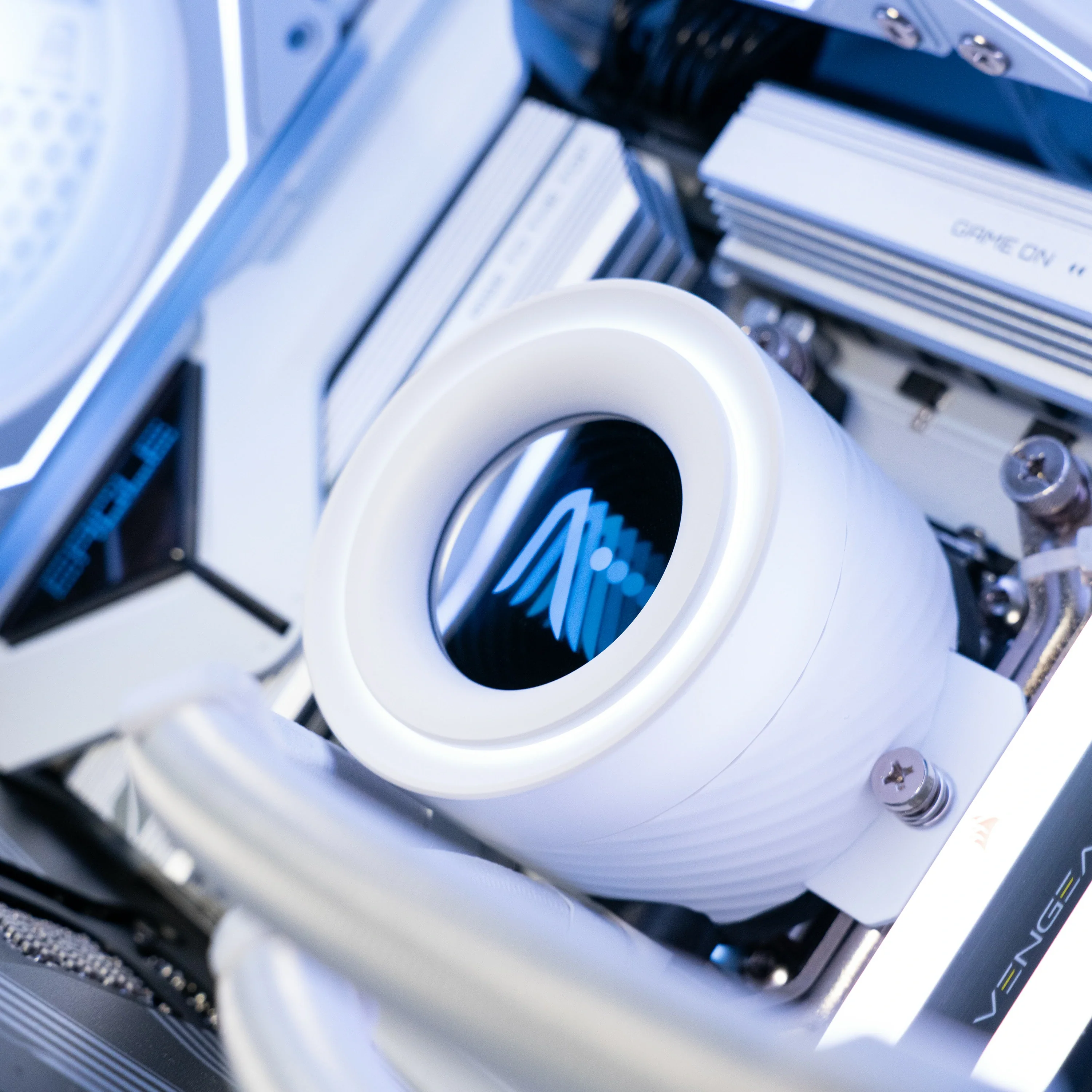 EMBERHAL / R7 7800X3D | RTX 5070 TI | 32GB RAM - Image 3