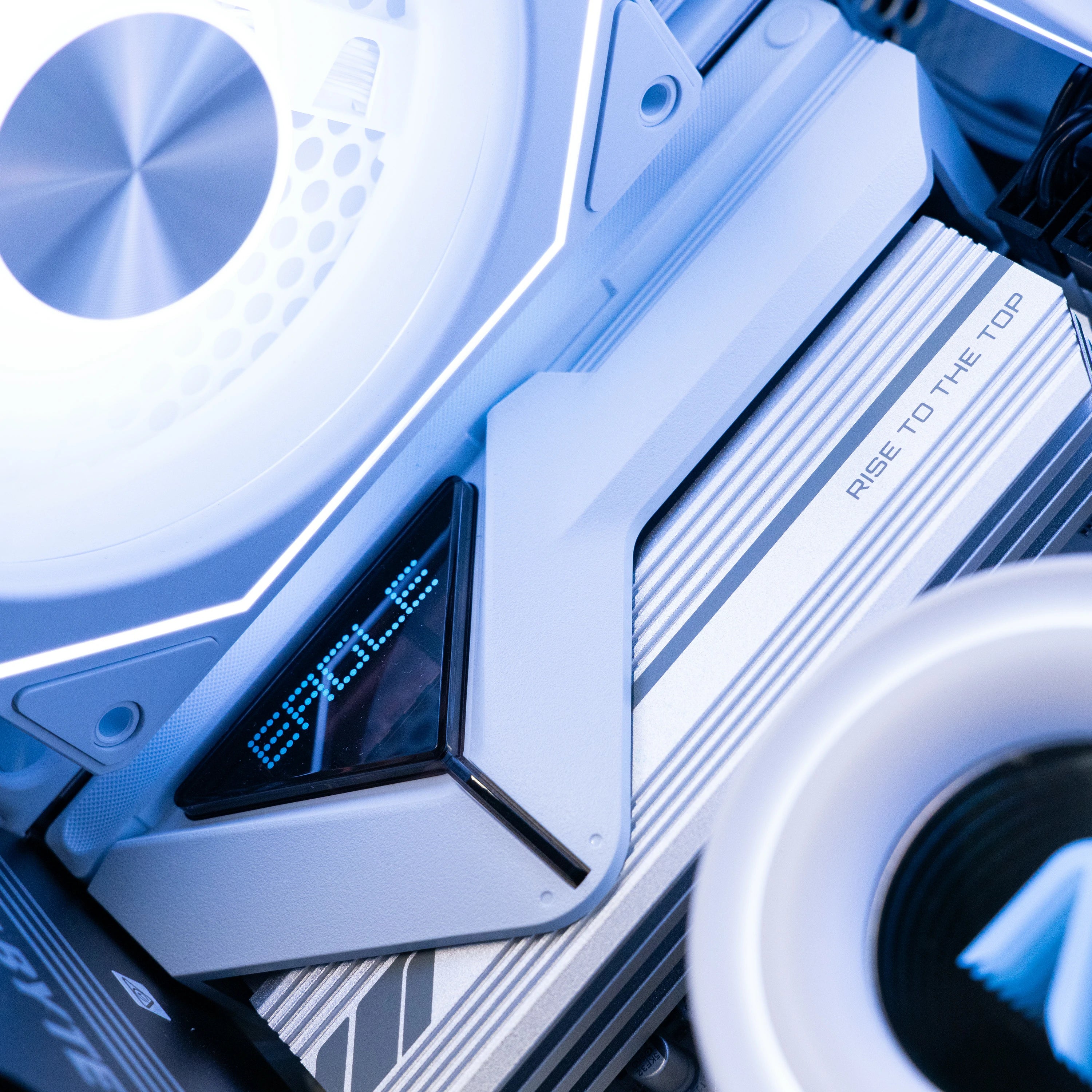 EMBERHAL / R7 7800X3D | RTX 5070 TI | 32GB RAM - Image 5