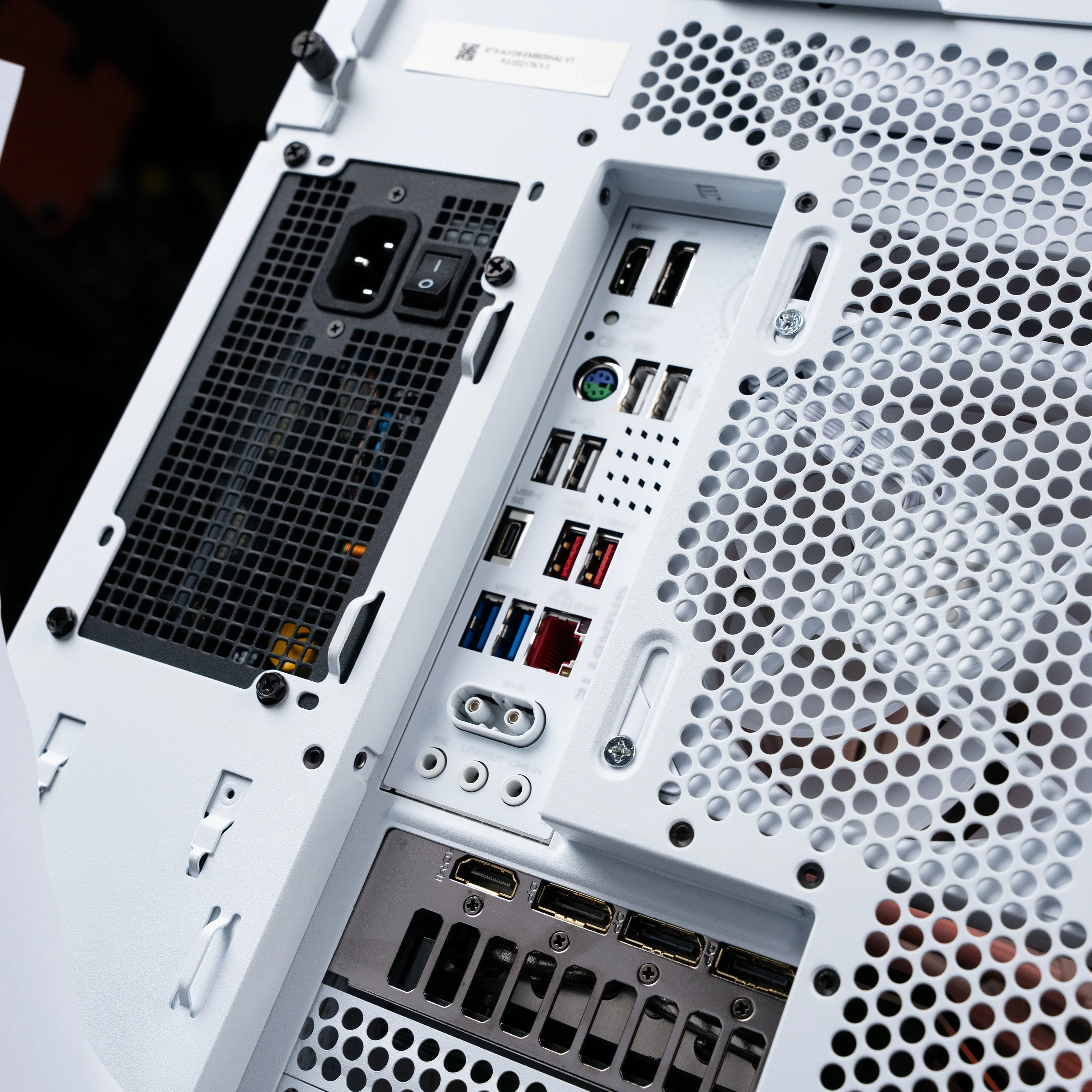 EMBERHAL / R7 7800X3D | RTX 5070 TI | 32GB RAM - Image 6